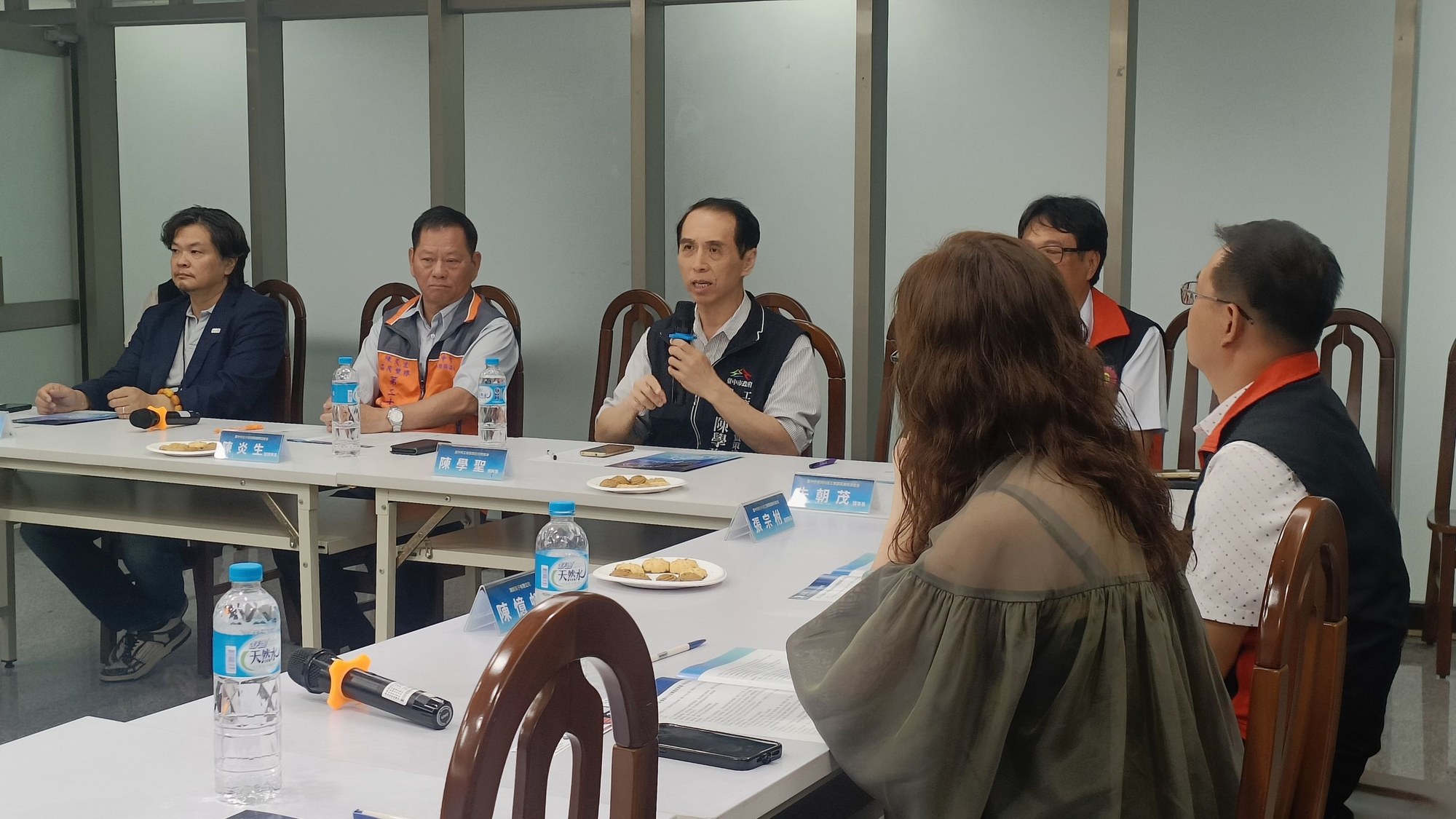 Director Chen meeting local industry leaders in Taichung